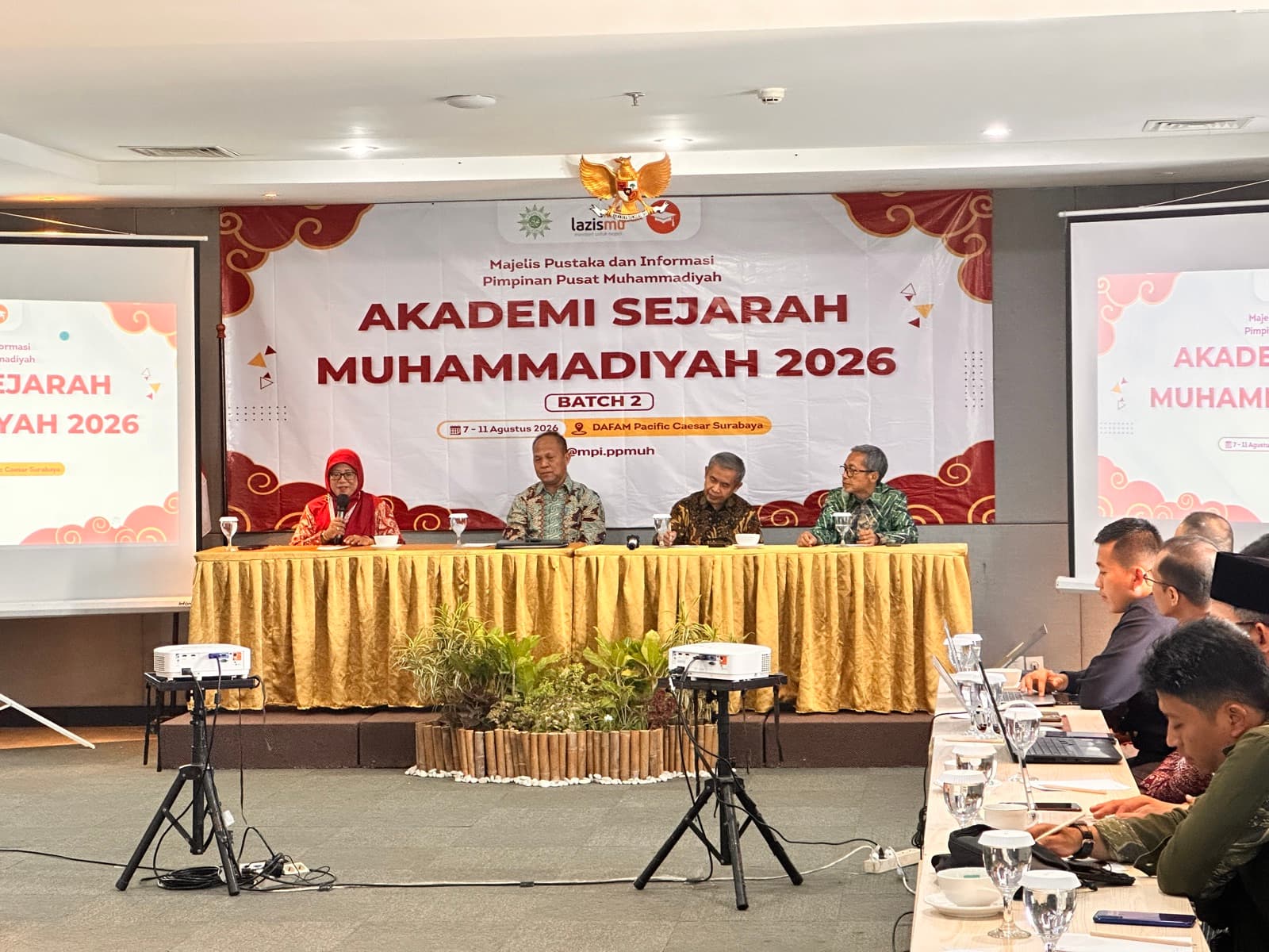 Panel pembukaan Akademi Sejarah Muhammadiyah Batch II di Surabaya