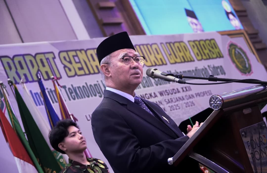 Prof Ambo Asse Hadiri Wisuda ITKES Sidrap, Tekankan Pentingnya Ilmu dan Pengabdian