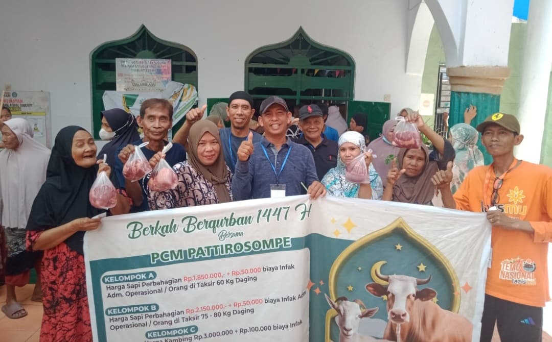 PCM Pattirosompe Wajo Sembelih 12 Hewan Kurban, 500 Kupon Daging Disalurkan