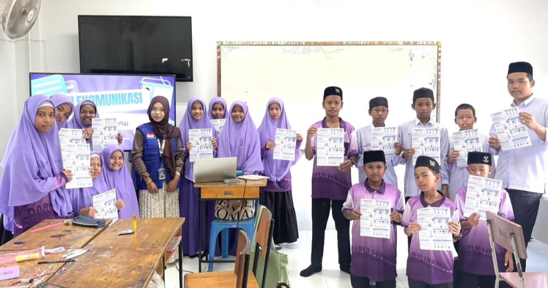 Mahasiswa Teknik Elektro Unismuh Makassar Tingkatkan Literasi Digital Siswa di Thailand