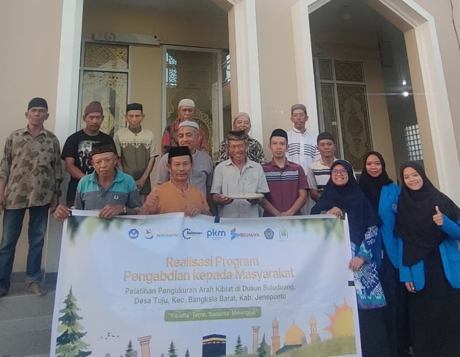 Tim PKM Unismuh Makassar Pastikan Akurasi Arah Kiblat Masjid di Jeneponto