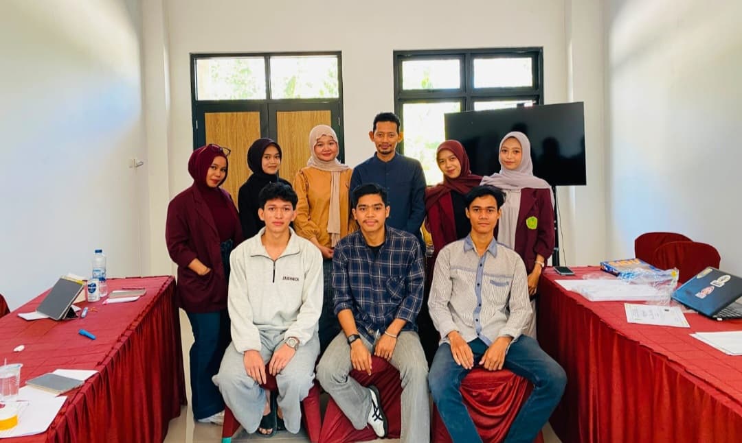 Pelatihan jurnalistik LPM ITBM Polewali Mandar di studio kampus