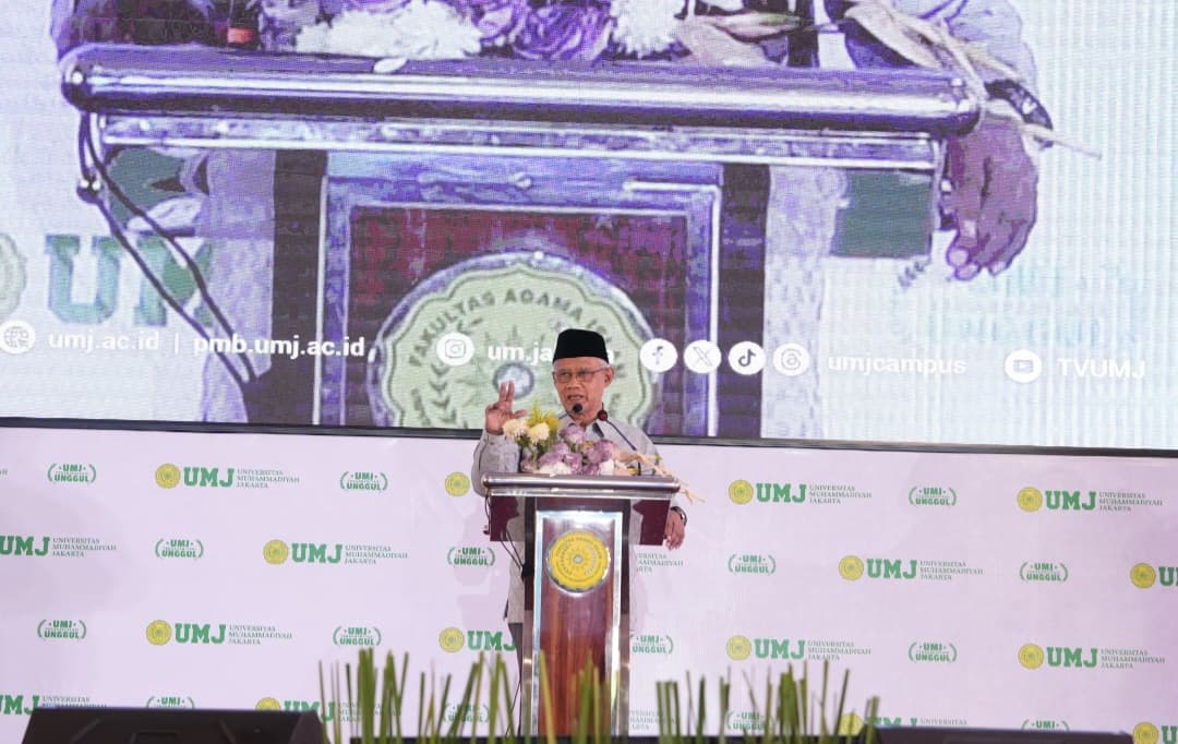 Haedar Nashir menyampaikan orasi tentang pers berkemajuan