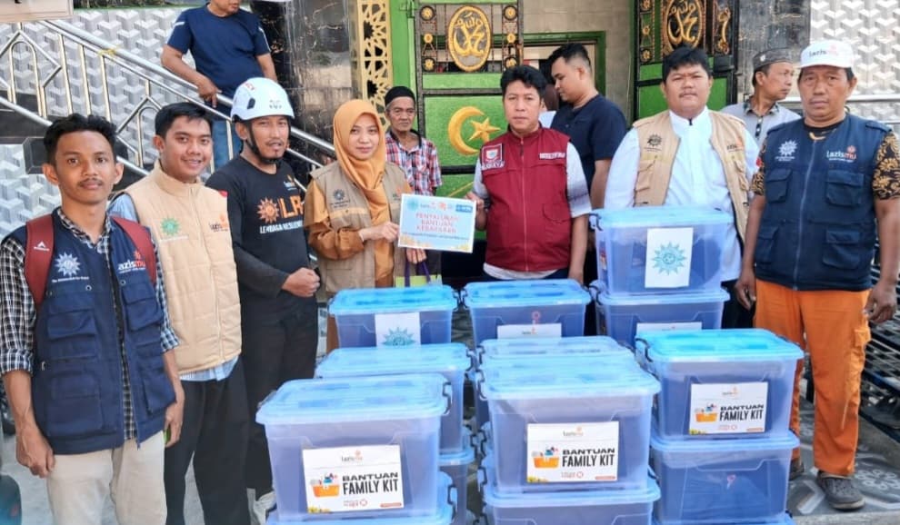 Penyaluran bantuan Muhammadiyah Makassar untuk korban kebakaran Kandea