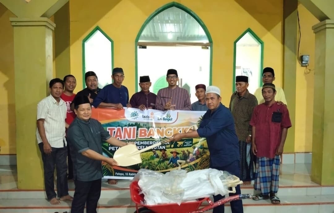 Warga Songka memperbaiki irigasi sawah dengan dukungan Lazismu Palopo