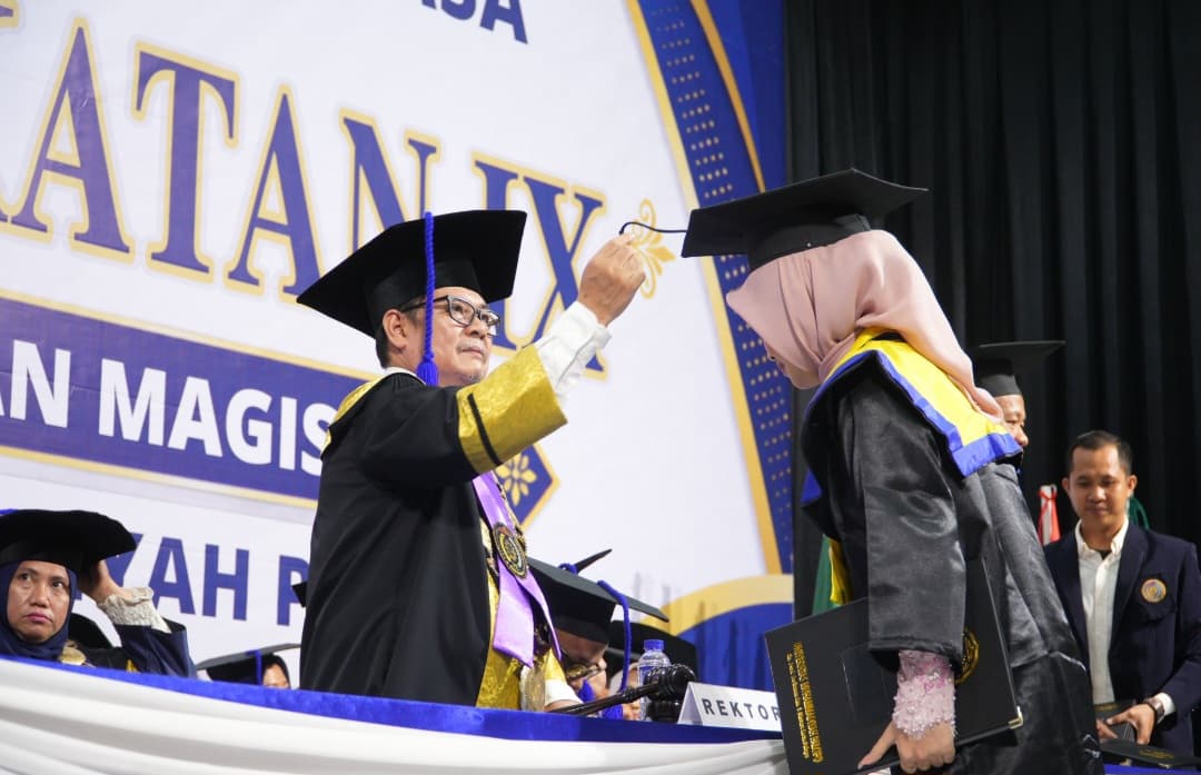 Prosesi wisuda Angkatan IX UMPalopo di Gedung Saodenrae Convention Center