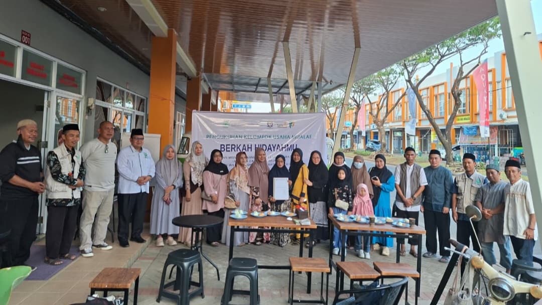 Pengurus dan peserta pengukuhan Kelompok Usaha Mualaf Berkah HidayahMu di Maros, foto Khittah.co.