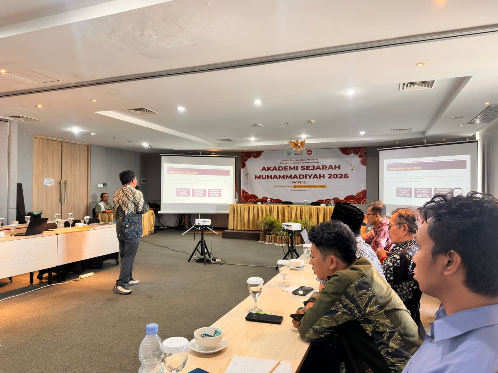 Narasumber menyampaikan materi kepada peserta Akademi Sejarah Muhammadiyah Batch II