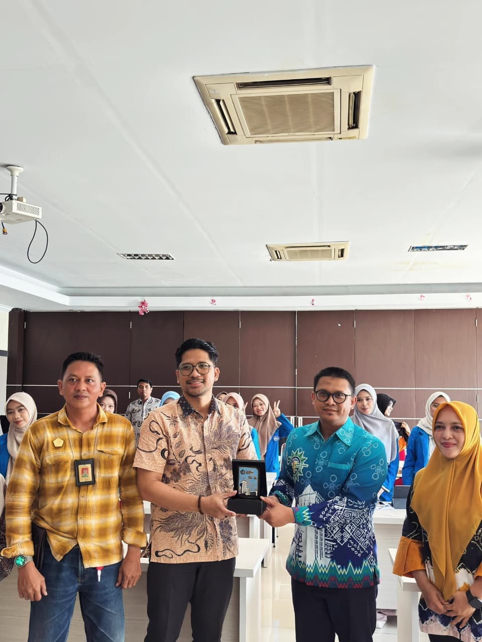 Mahasiswa Hukum Bisnis Unismuh Belajar Penyelesaian Sengketa di Disnaker Makassar