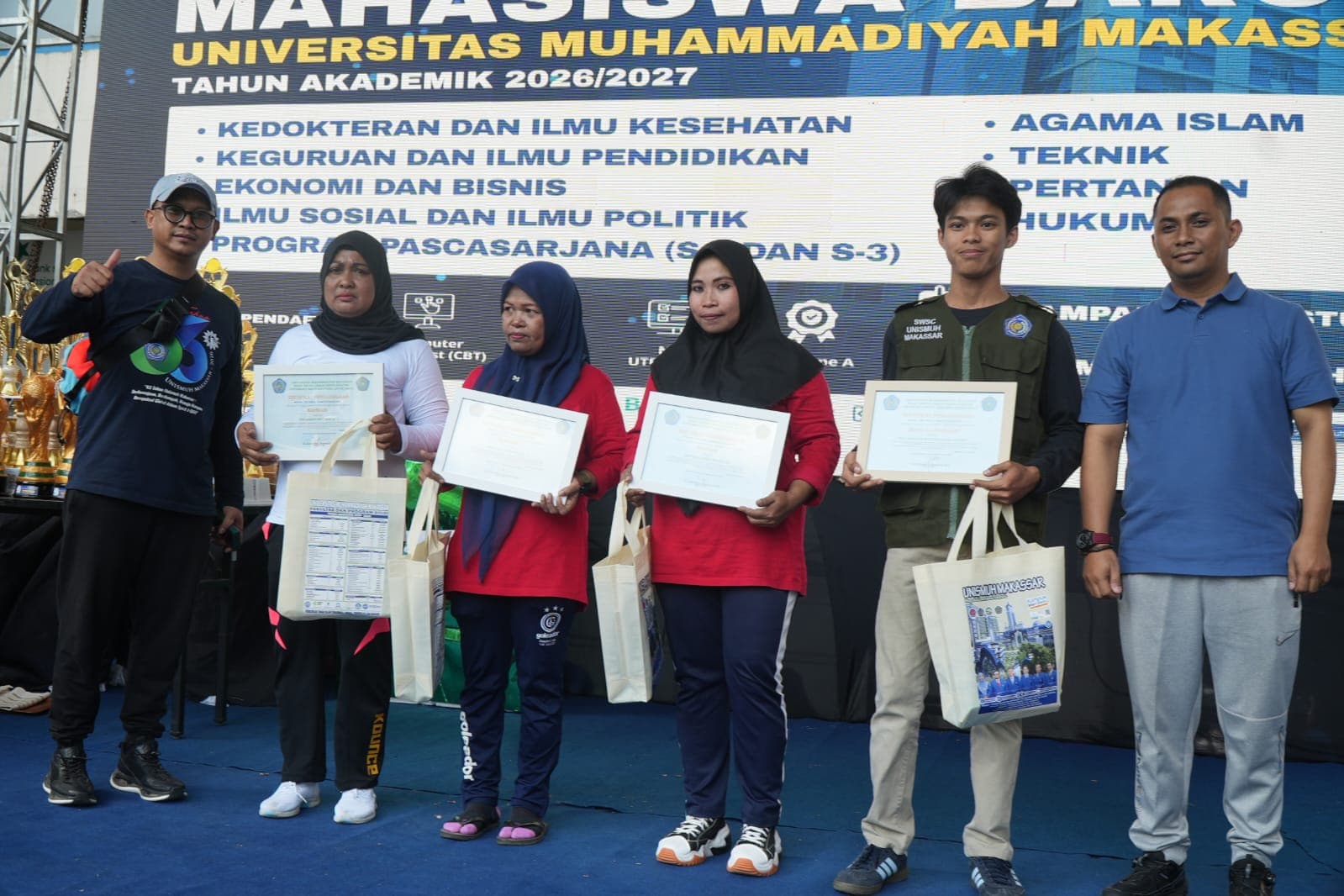 Unismuh Makassar Dorong Budaya Bersih dan Ekonomi Sampah di Jalan Sehat Milad