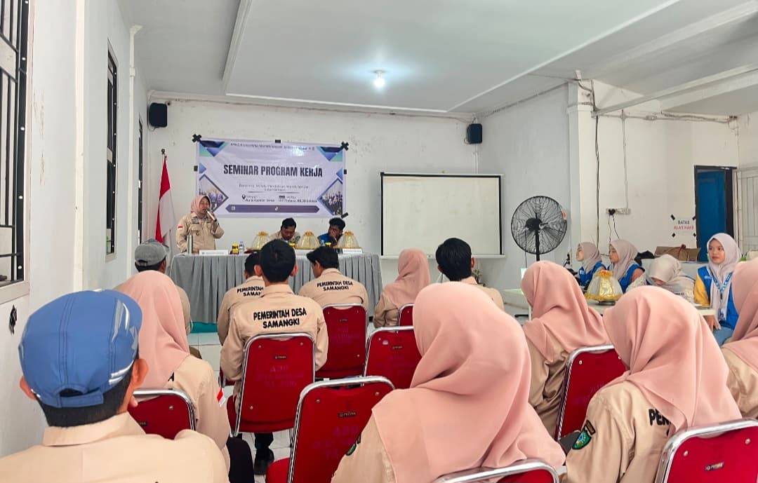 Mahasiswa KKN-DIK Unismuh Makassar memaparkan program kerja di Kantor Desa Samangki