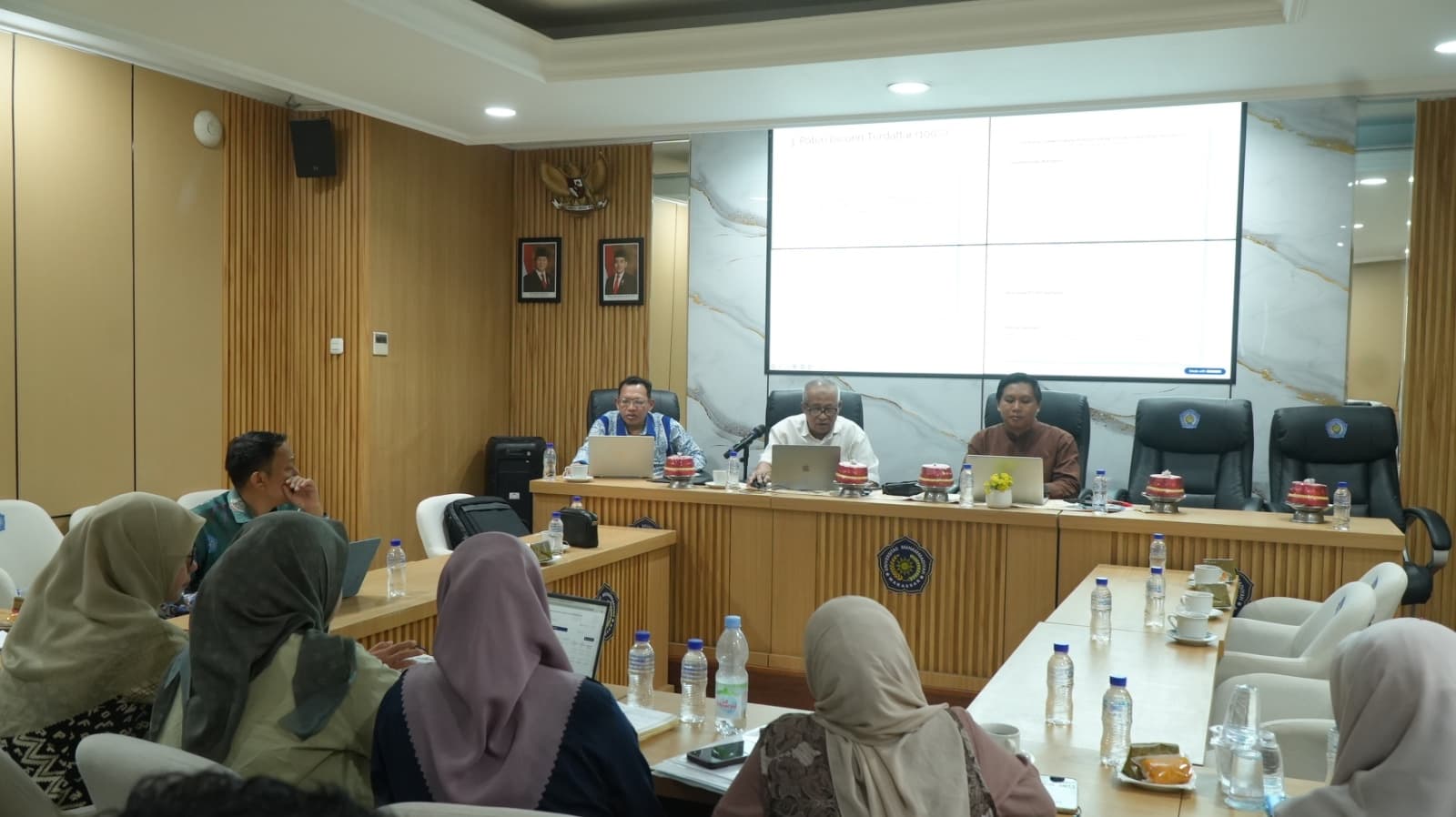 Peserta dan reviewer Monev RISPRO Invitasi di Unismuh Makassar.