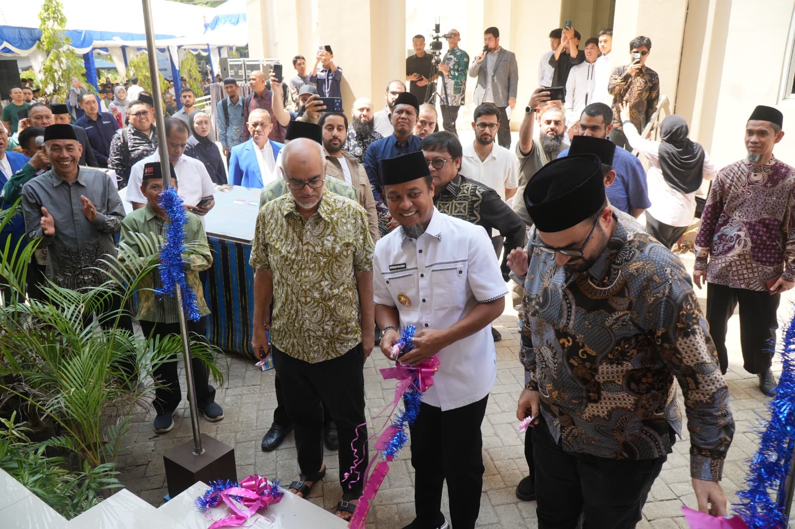Peresmian Markaz Huffadz Al-Qur'an dan Rumah Tahfidz Al-Qur'an Putri Unismuh Makassar bersama Syekh Mohammad MT Al-Khoory dan pimpinan Muhammadiyah Sulawesi Selatan