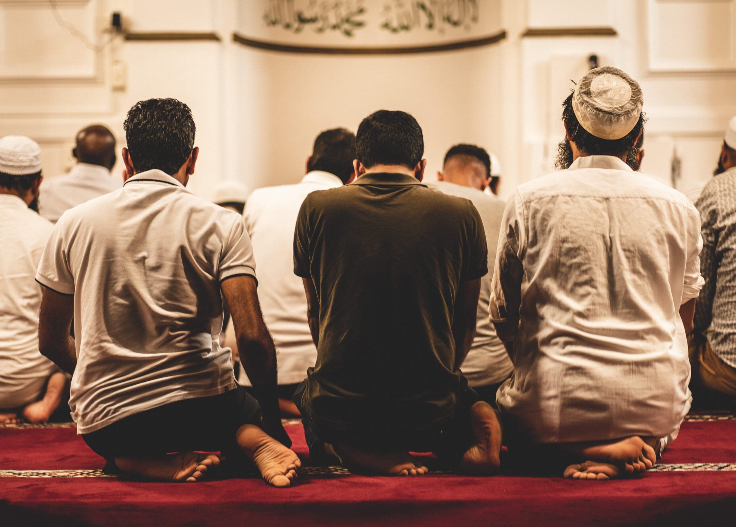 Penjelasan Dalil Ketiadaan Tasyahud Awal pada Salat Tarawih Empat Rakaat