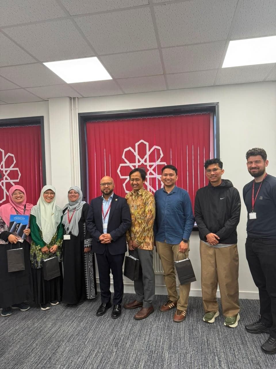 PCIM Britania Raya Jajaki Kolaborasi Sosial dan Pendidikan dengan East London Mosque