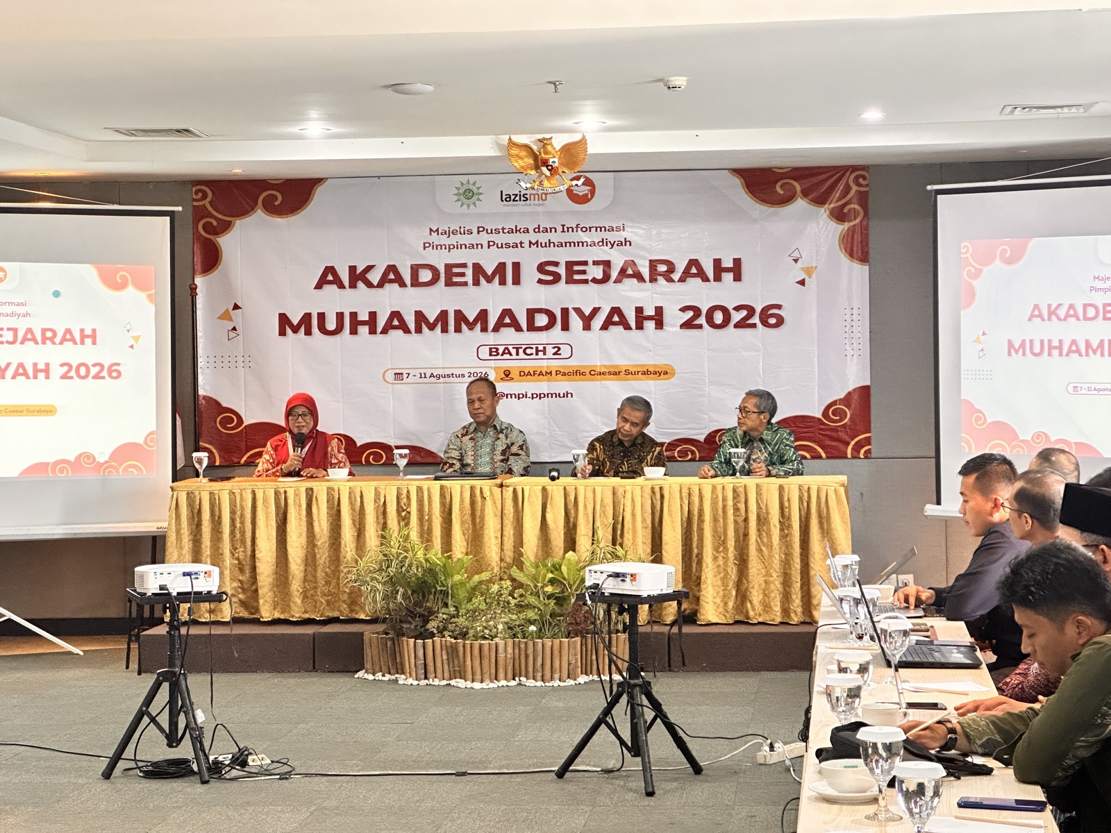 Panel pembukaan Akademi Sejarah Muhammadiyah Batch II di Surabaya