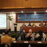 Meneguhkan Identitas Muslim di Lingkungan Akademis: Tantangan dan Peluang