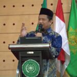 Apresiasi Keunggulan PoltekMu, Kepala LLDIKTI Wilayah IX Hadiahkan Sebuah Lagu