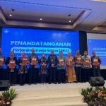 Apresiasi Keunggulan PoltekMu, Kepala LLDIKTI Wilayah IX Hadiahkan Sebuah Lagu